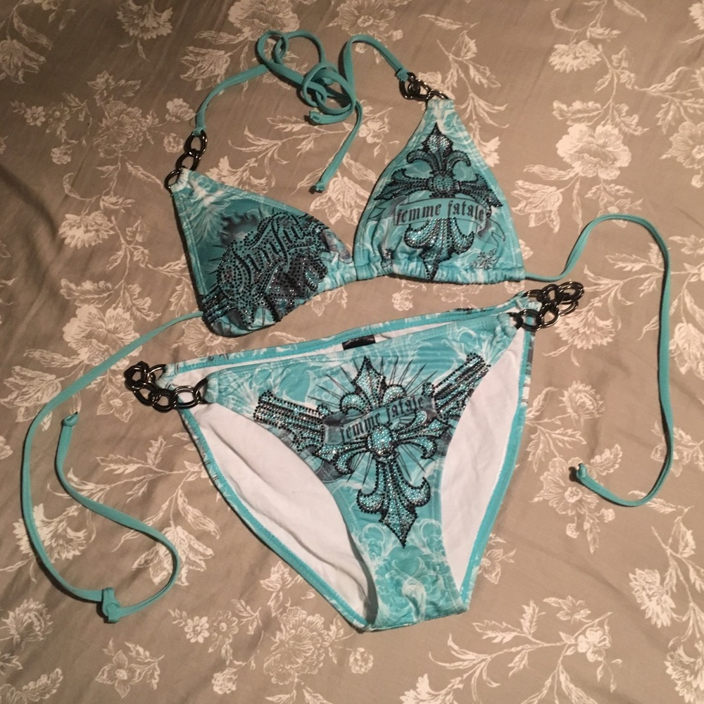 Super sexy bikini with chain accents